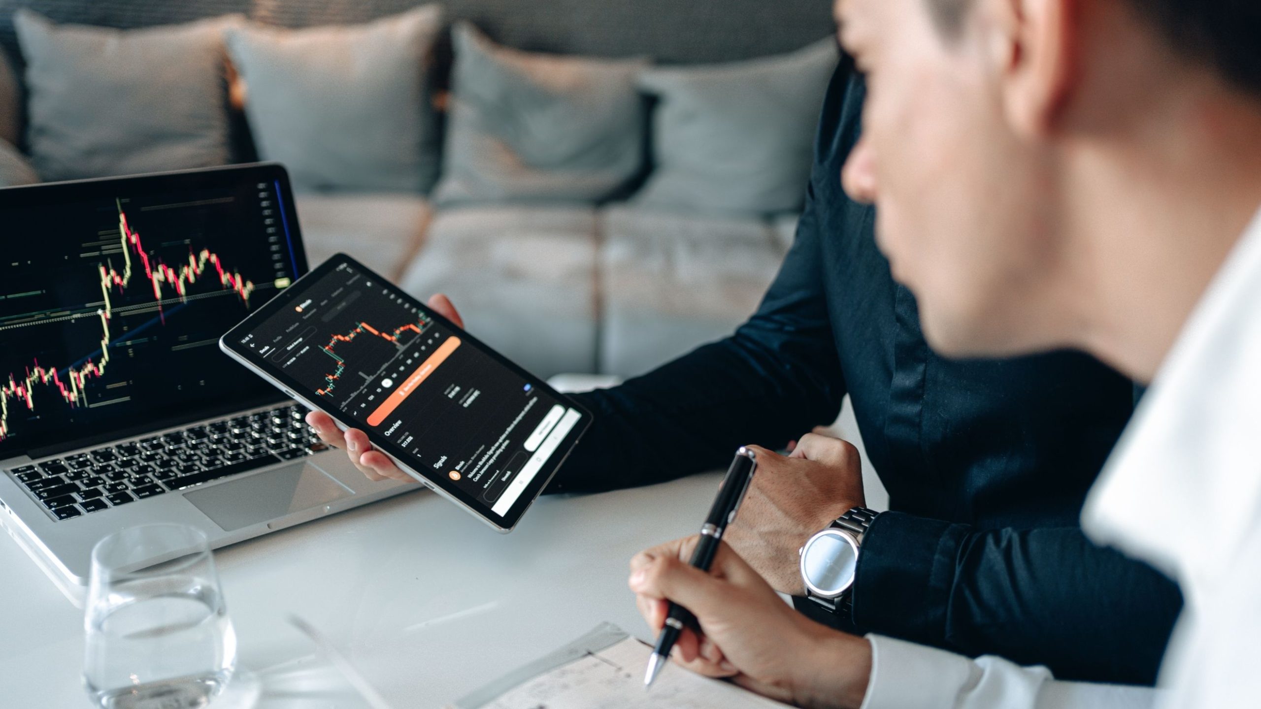 บทบาทของรัฐบาลดิจิทัลที่มีต่อเศรษฐกิจดิจิทัล 1 2563 รองศาสตราจารย์ ดร.ดนุวัศ สาคริก scaled