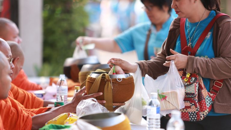 2563 ศาสตราจารย์ ดร.วิสาขา ภู่จินดา และคณะ