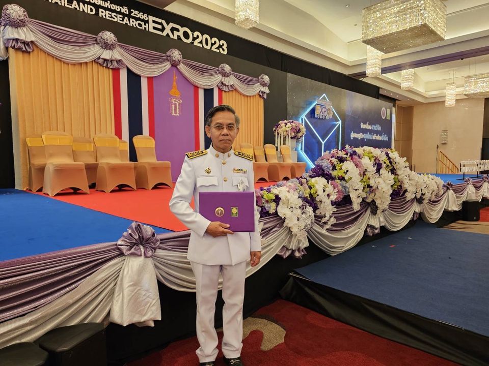 "ศ.ดร.บรรเจิด สิงคะเนติ" เข้ารับพระราชทานเกียรติบัตรและโล่พระราชทาน "นักวิจัยศักยภาพสูง" ประจำปี 2566 5 ศ.บรรเจิด
