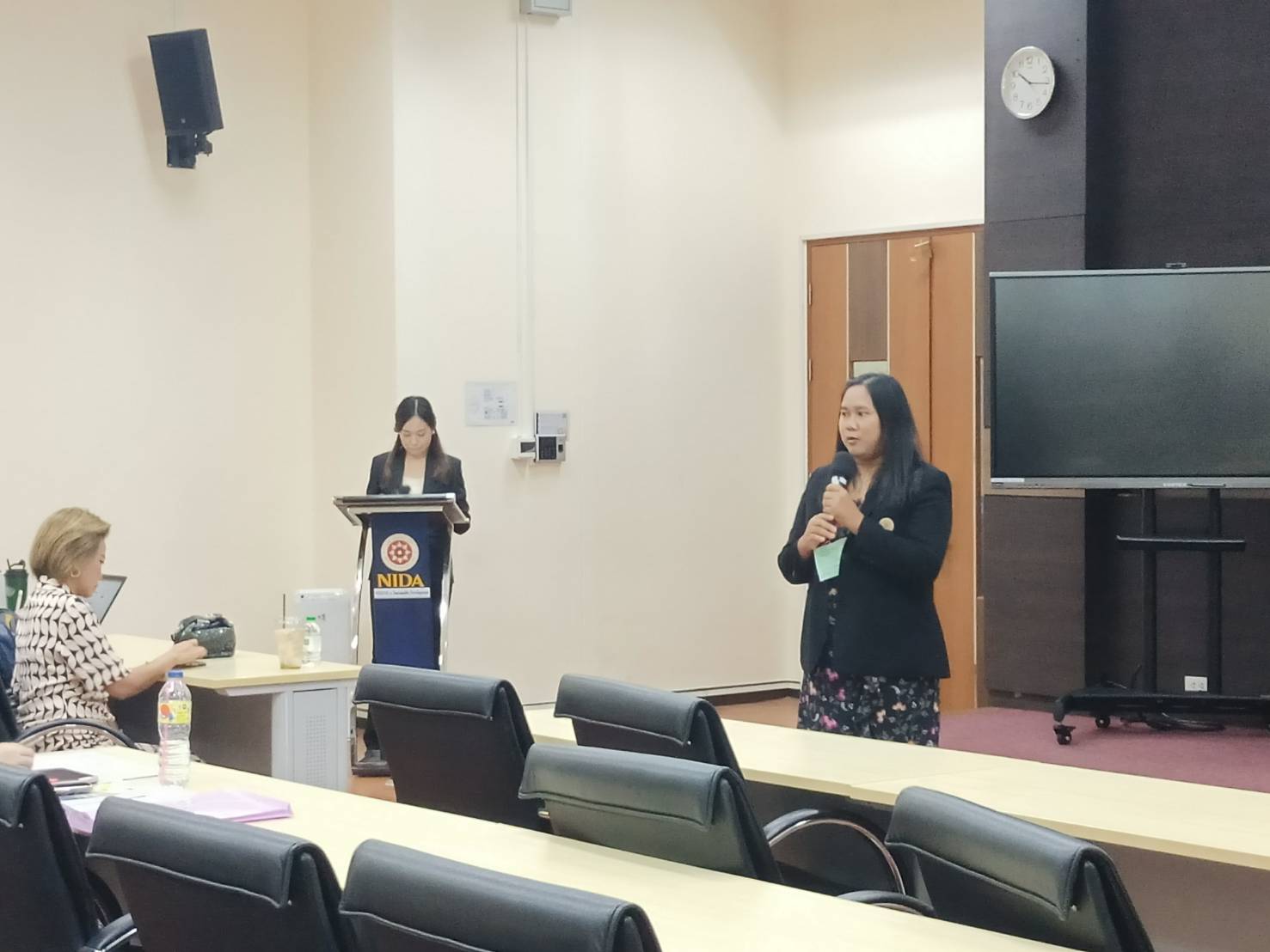 กิจกรรมการปฐมนิเทศนักศึกษาหลักสูตรปรัชญาดุษฎีบัณฑิต สาขาวิชารัฐประศาสนศาสตร์ รุ่นที่ 18 คณะรัฐประศาสนศาสตร์ สถาบันบัณฑิตพัฒนบริหารศาสตร์ 2 1336270 0